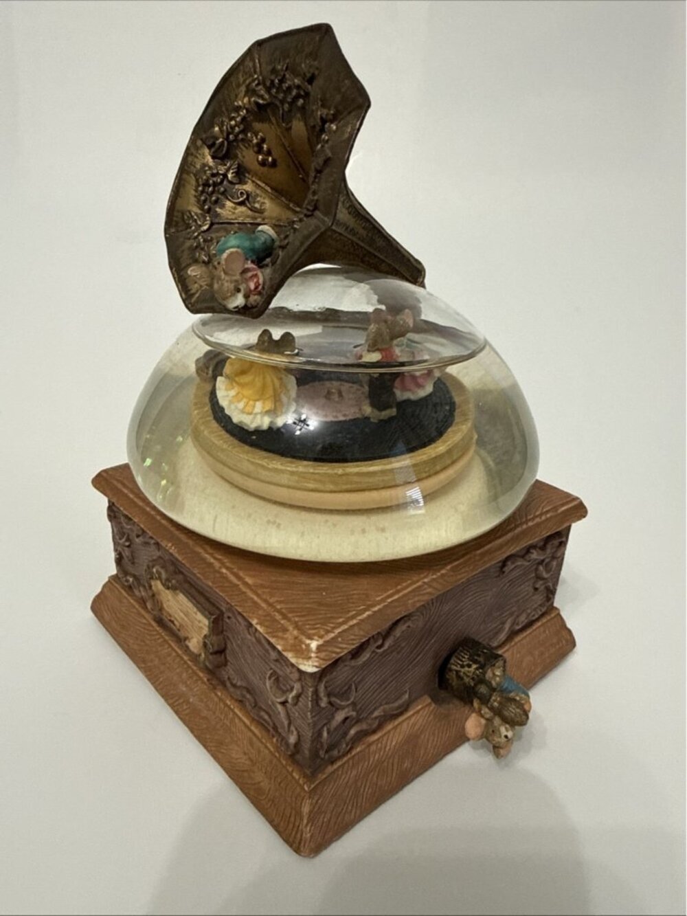 Vintage Dancing Mice Old Victrola Water Globe Music Box 6 x 4 x 4 Resin Base